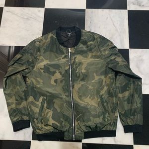 Men’s XL Army green Camo zip-up bomber jacket